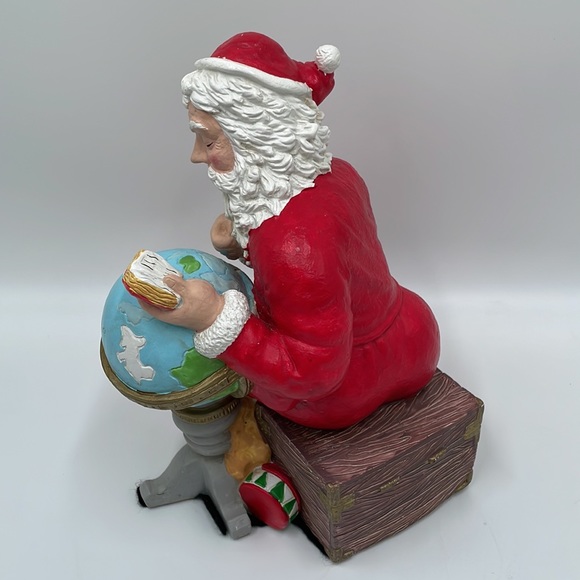 Christmas Corner -Santa Clause“Checking His List”Figurine - Picture 6 of 9